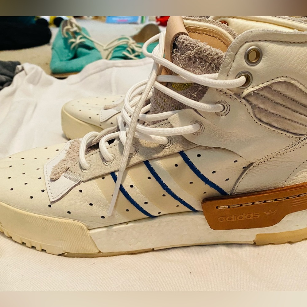 Adidas rivalry high tops NEVER WORN New York edition